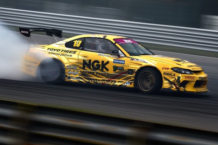 Чивчян Тумас МКРТИЧОВИЧ Вираж