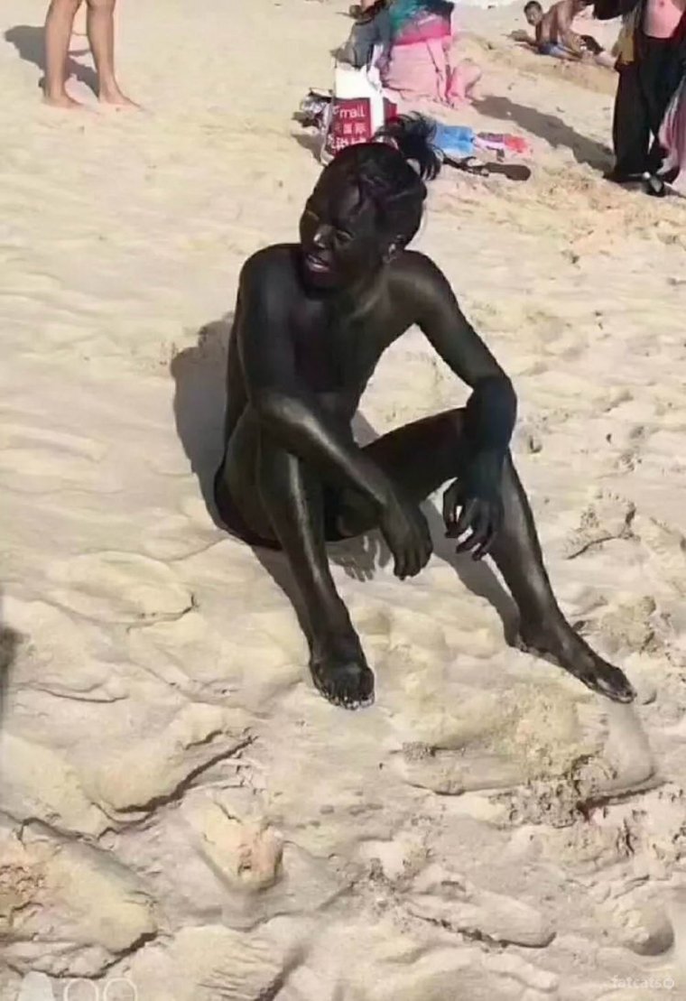 Смешной загар у девушек