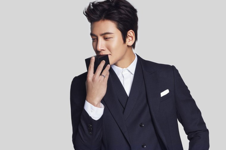 Ли Джун Хван торс