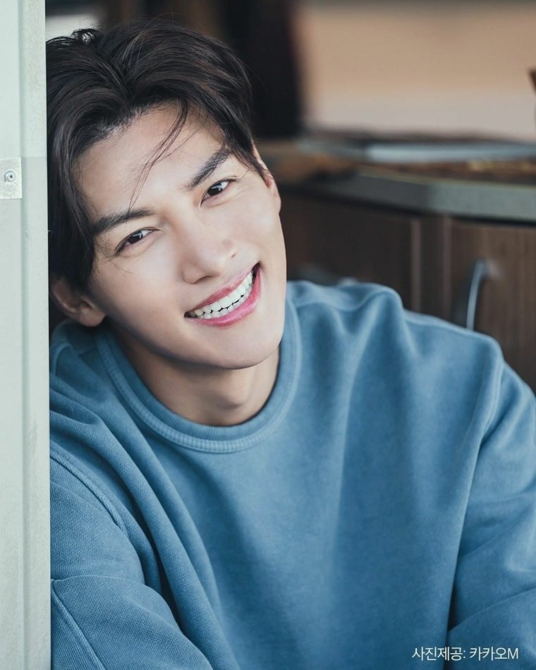 Корейский артист Чжи Чан УК