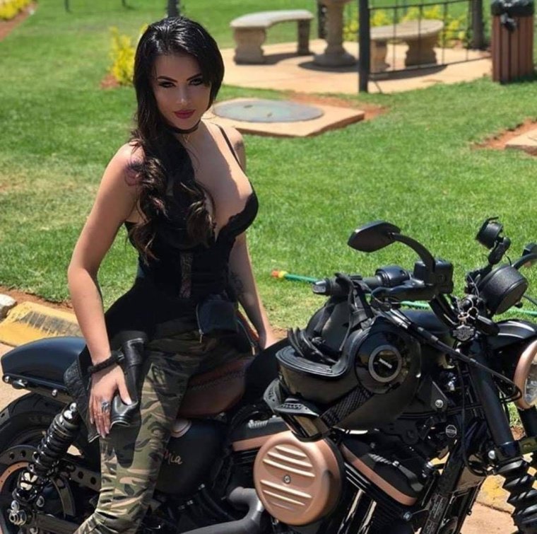 Ивана Миличевич Motorcycle Banshee Harley Davidson