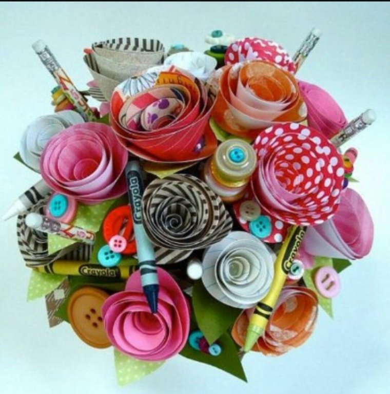 Белый фон зеленая канцелярия