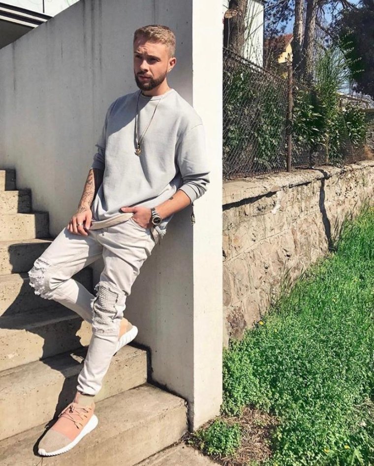 Егор Крид цвет глаз