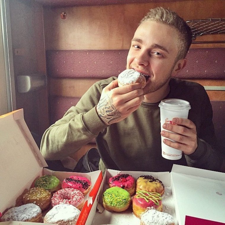 Егор Крид в профиль