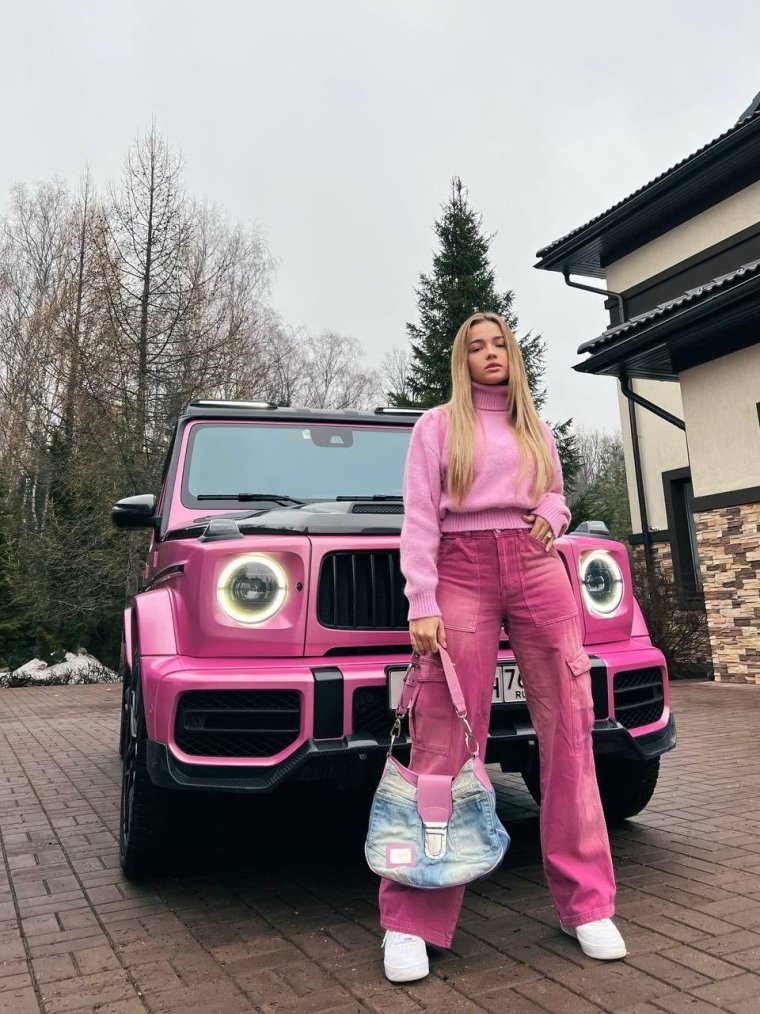 Мерседес Гелик ночью