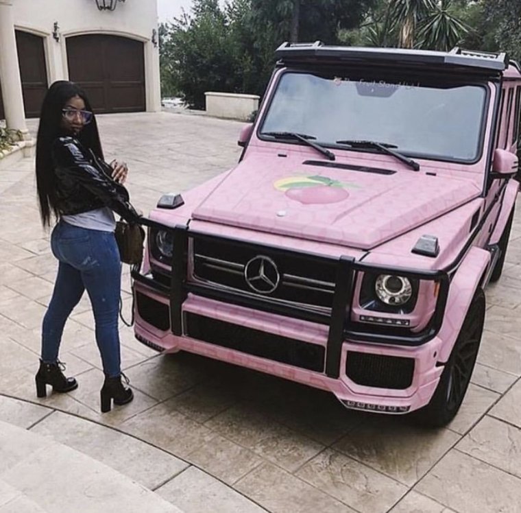 Машина Карины кросс Гелик