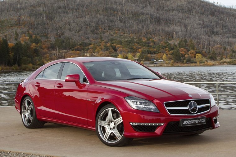 Мерседес банан 2020 года