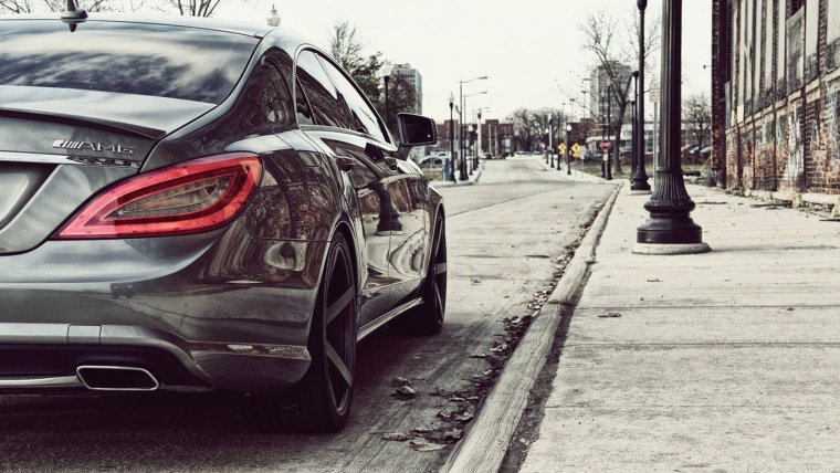 Mercedes AMG c63 золотой