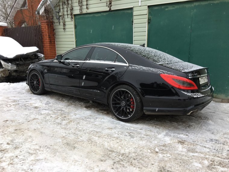 Мерседес с63 АМГ ночью