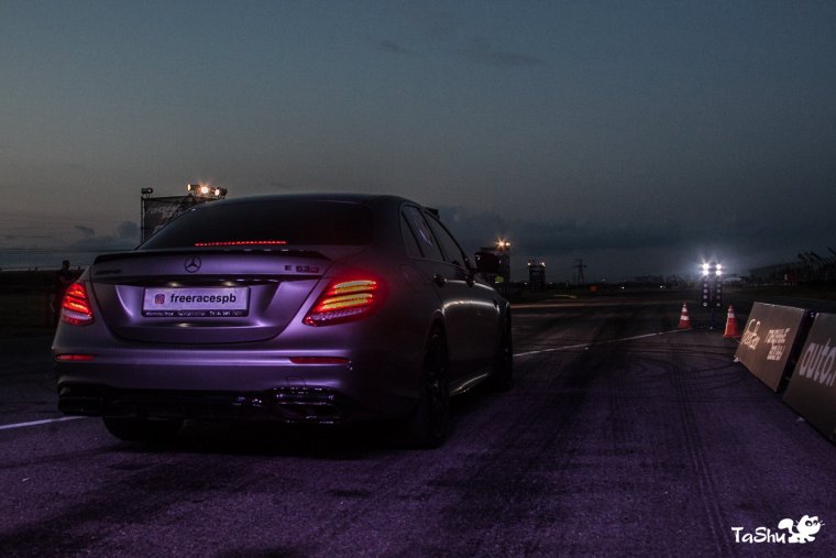 Mercedes Benz CLS 63 AMG ночью
