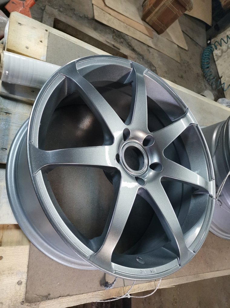 Диски r18 светлый графит