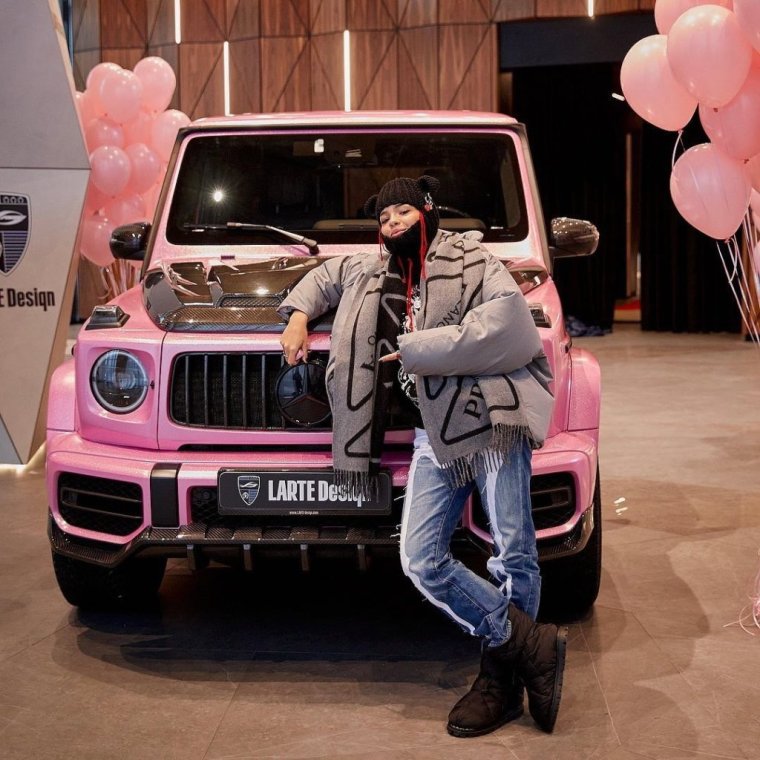 Розовый Гелендваген Вали карнавал