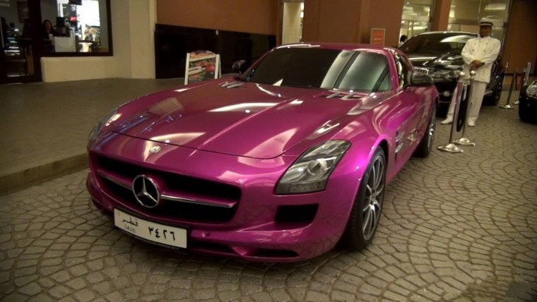 Mercedes-Benz SLS розовый