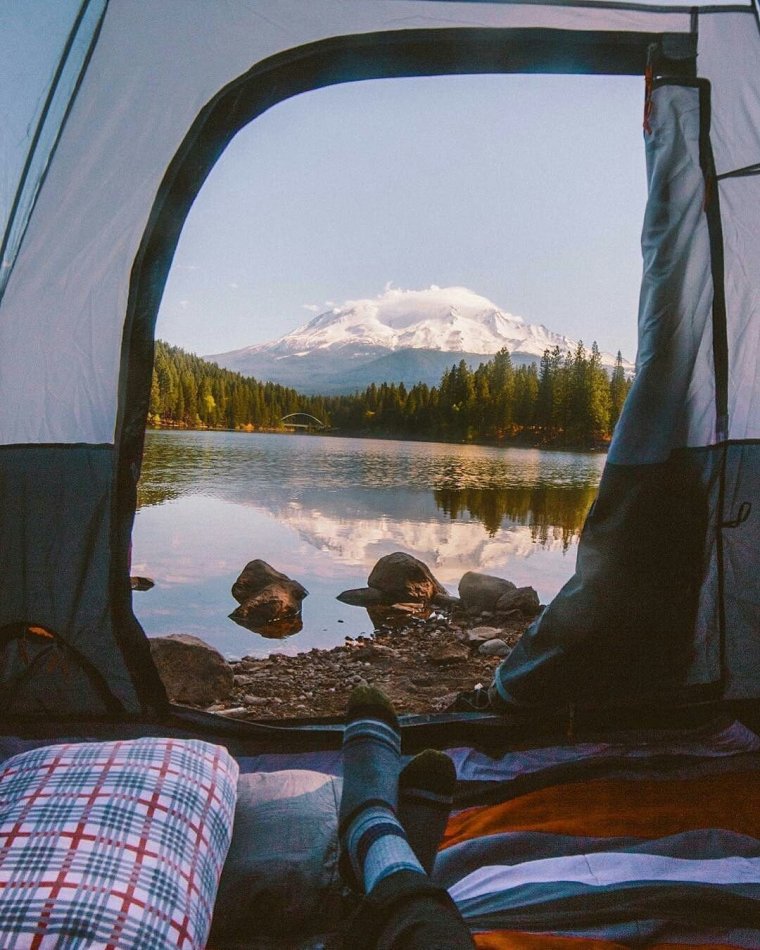 Красивый вид из палатки