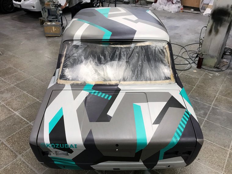 Машина покрашенная баллончиком Монтана