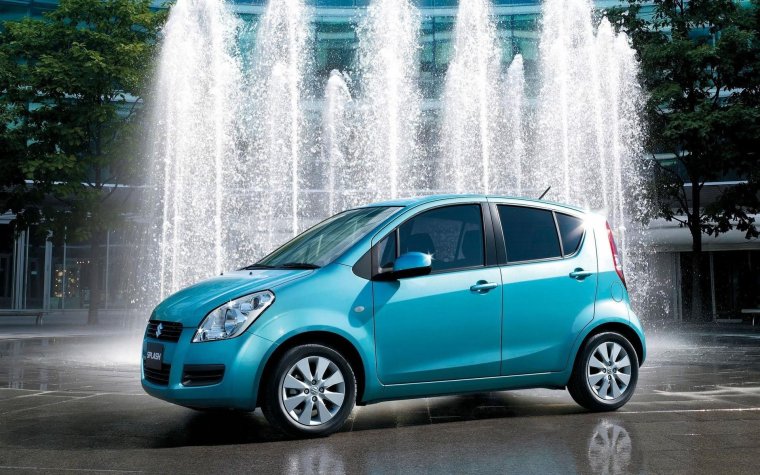 Маленькая голубая машина