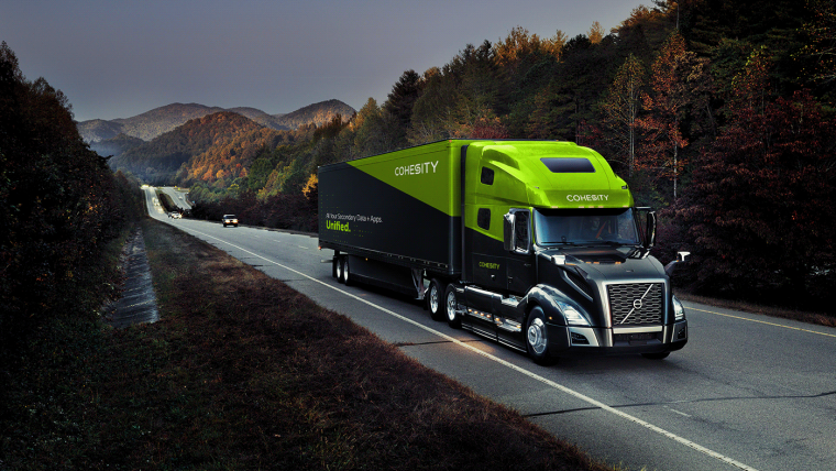 Volvo VNL 860 С прицепом