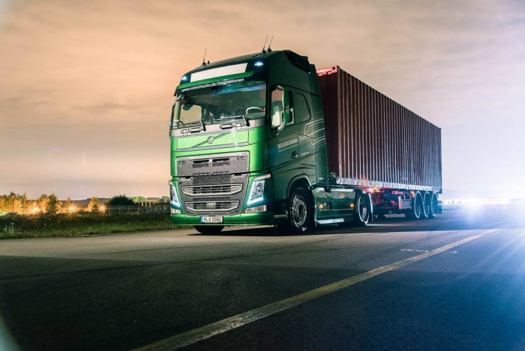 Вольво 4400 фура