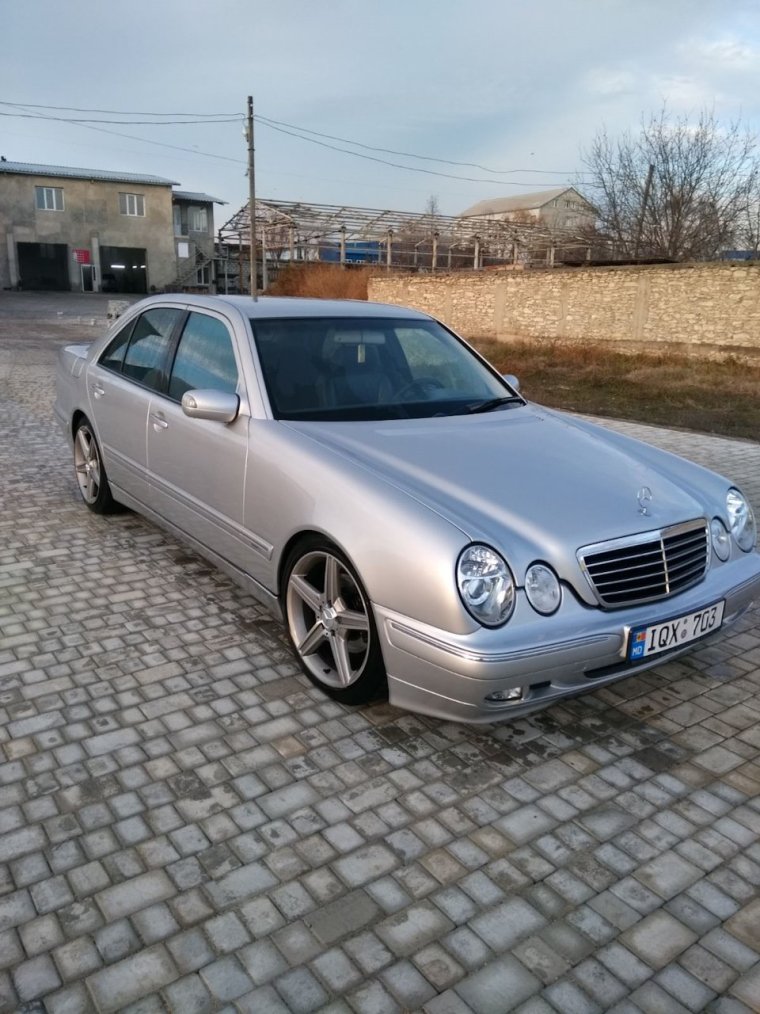 Mercedes Benz e210
