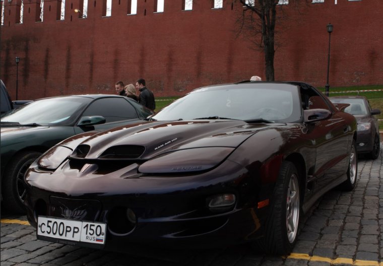 Красивые машины с выдвижными фарами