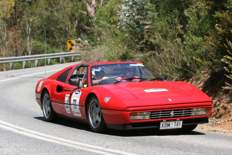 Феррари 911 с выдвижными фарами