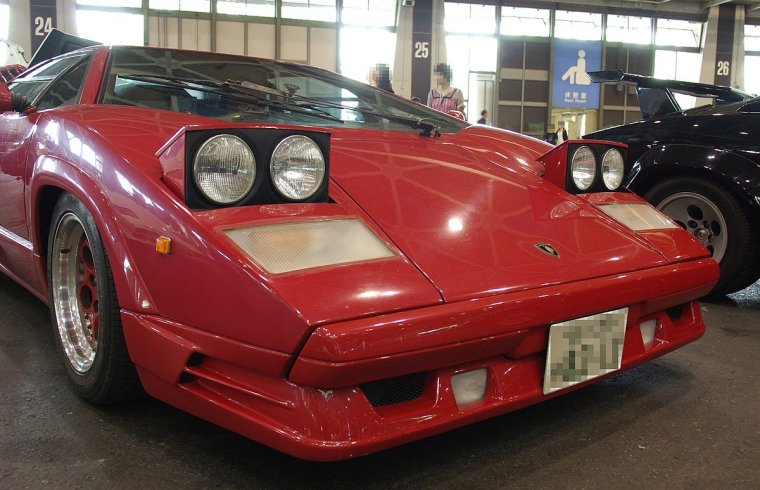 Lamborghini Countach с открытыми фарами