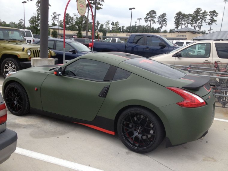 Nissan 370 z Green