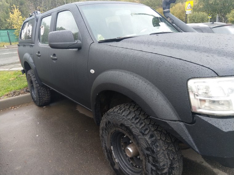 Ford Ranger окрашен в Раптор