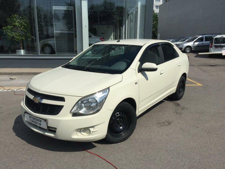 Шевроле кобальт с девушкой