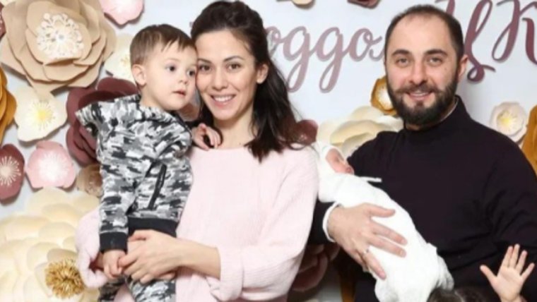 Демис 4 детей