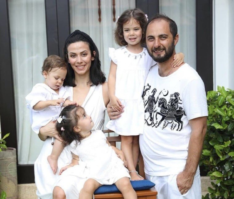 Жена демиса демис карибидис