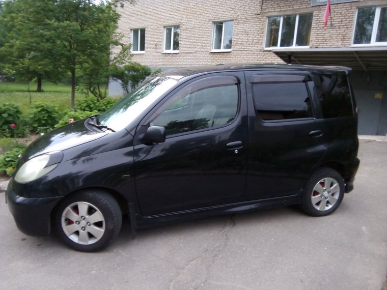 Toyota Funcargo 2000