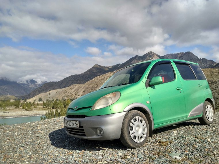 Машина Тойота Функарго