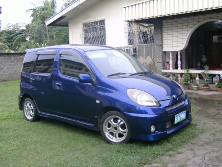 Toyota Funcargo 2010