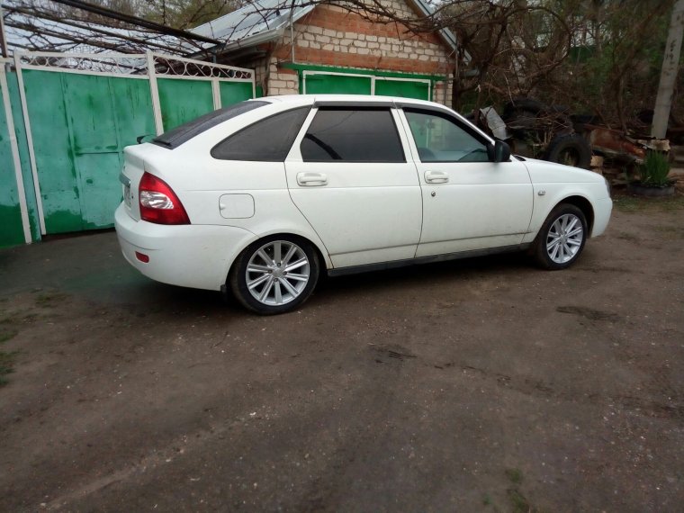 Белая Приора Камрики r15