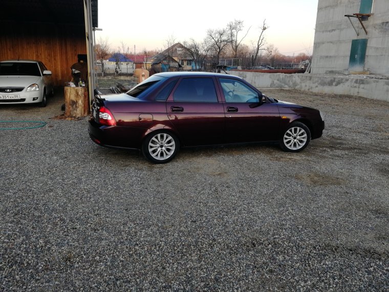 Приора седан на камриках r16