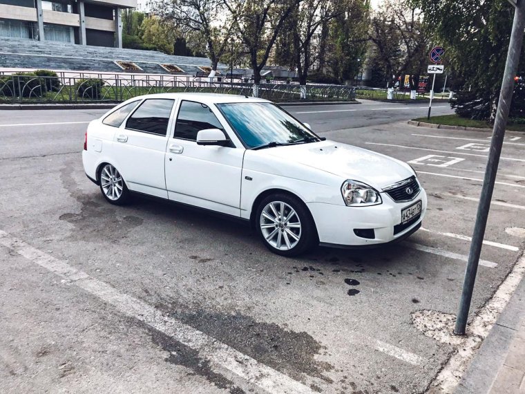 Белая Приора Камрики r16