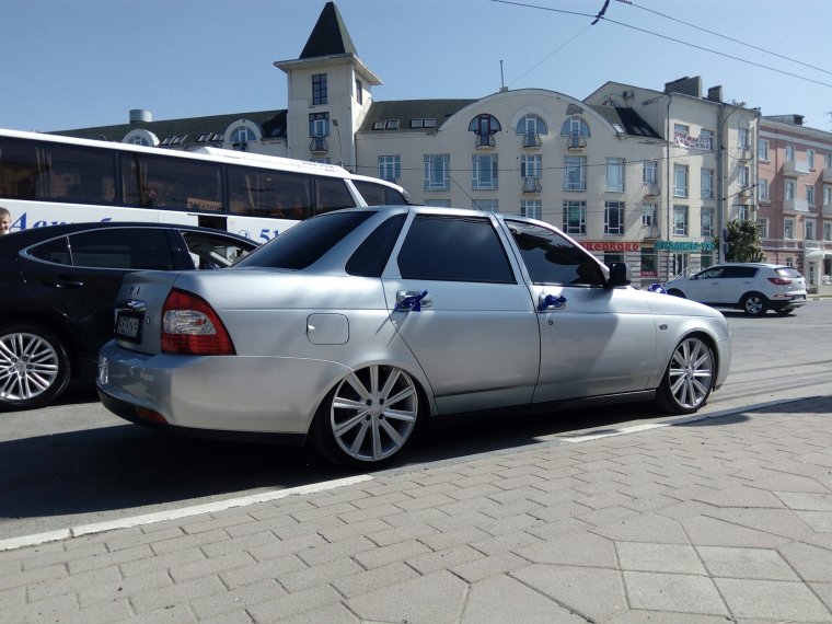 Белая Приора Камрики р16