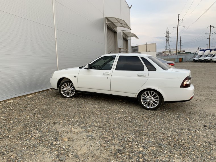 Белая Приора Камрики r16