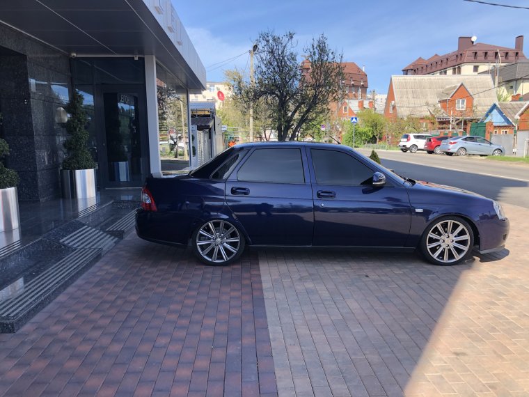 Приора седан Персей r17