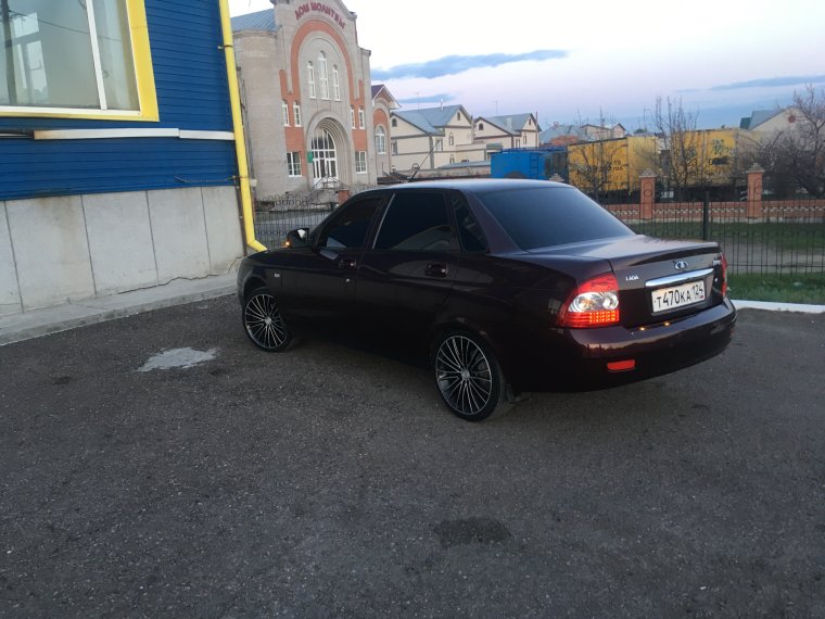 Приора 2 черная седан на литье