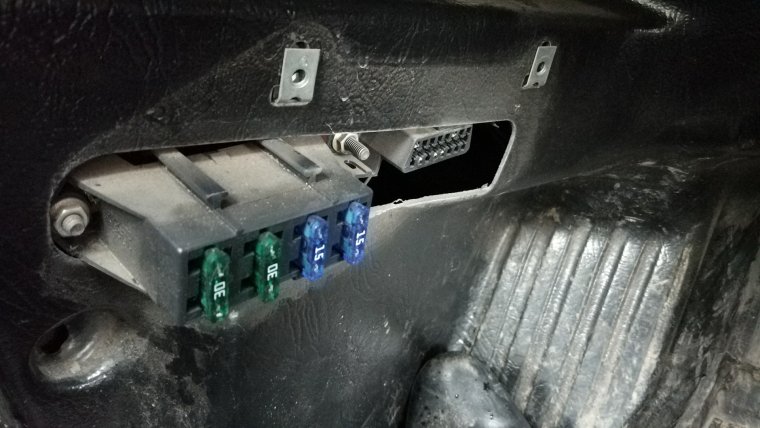 Разъём под ОБД 2 Шевроле Ланос