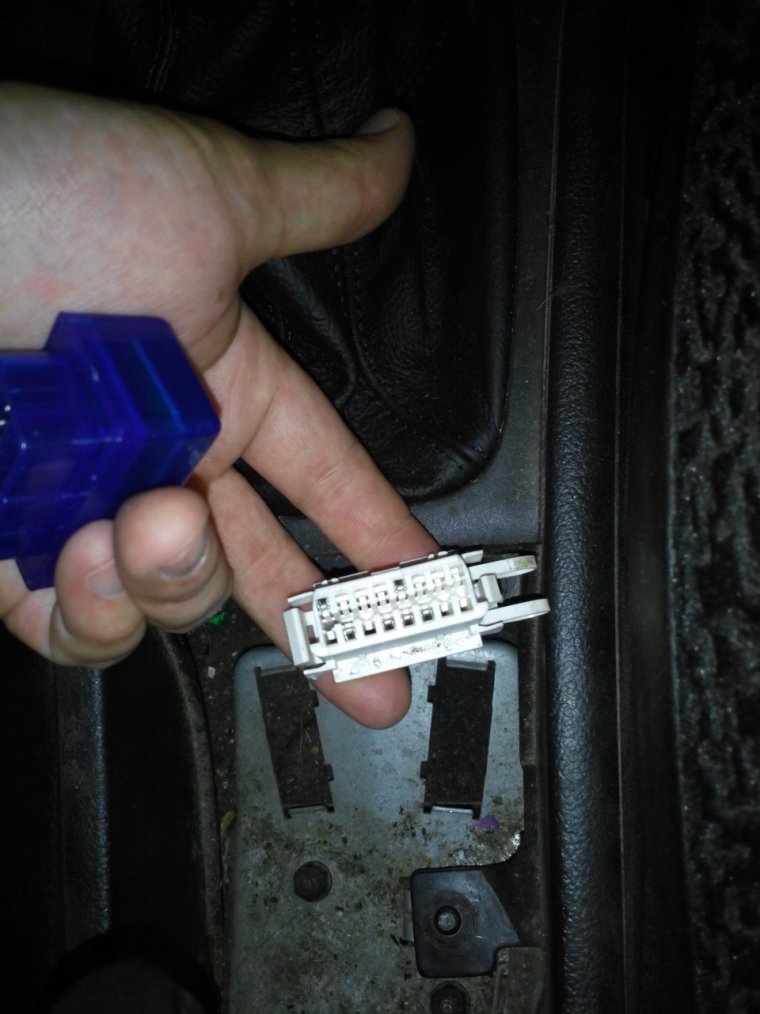 Диагностический разъем Нива 21214 инжектор