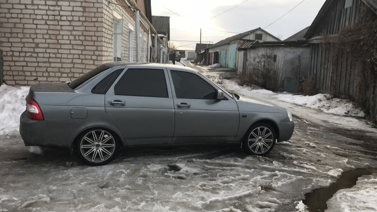 Лада Приора хэтчбек серая