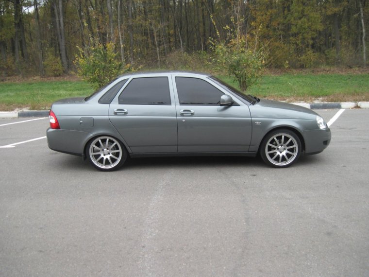 Приора хэтчбек кварц 630 на черных штампах