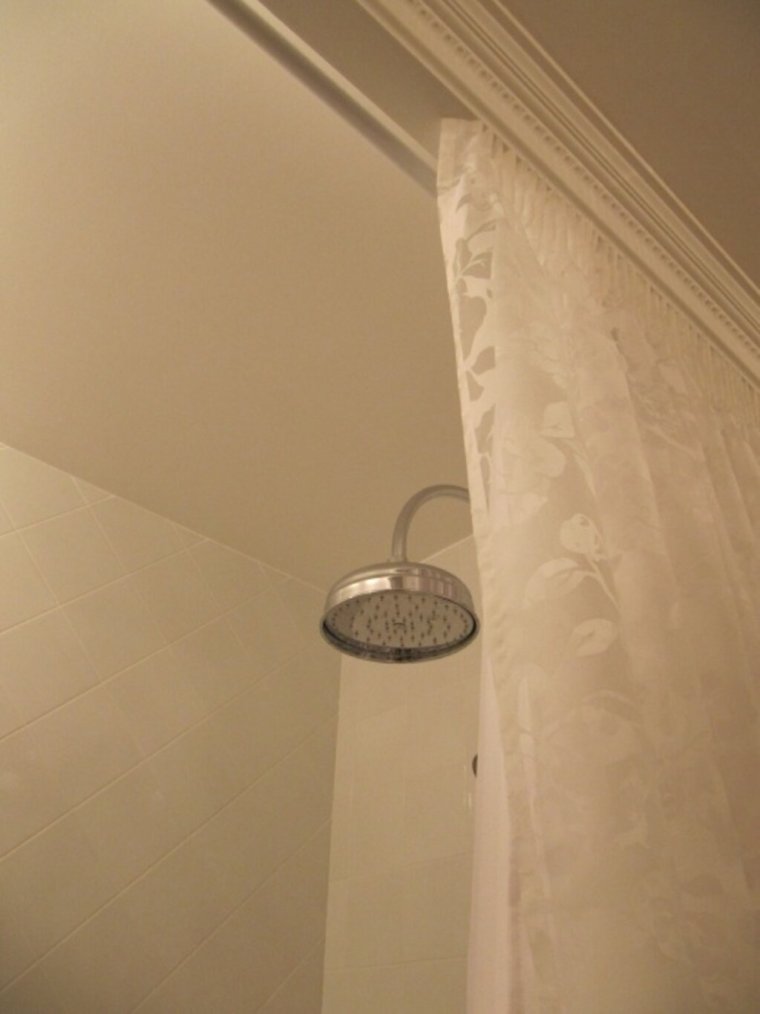 Гардина потолочная в ванную