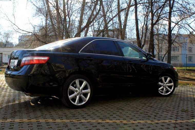 Черная Camry v40 r18