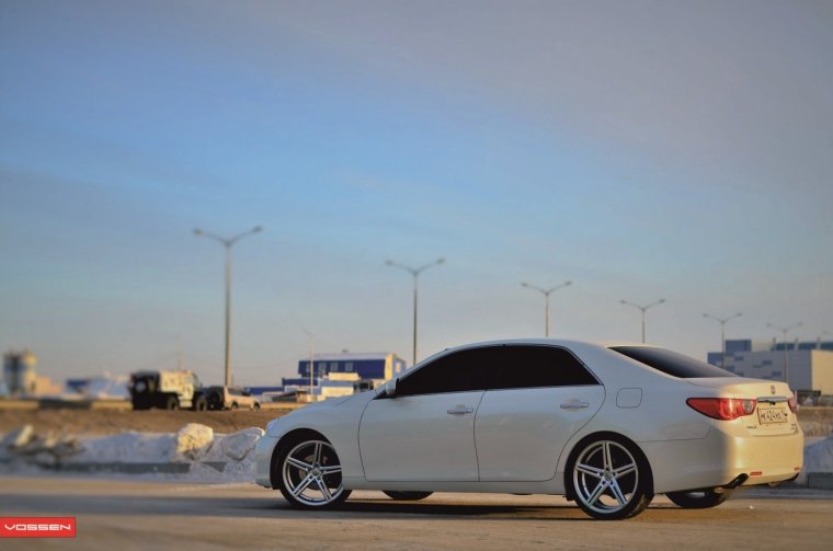 Тойота Камри 40 на ВОССЕНАХ 18