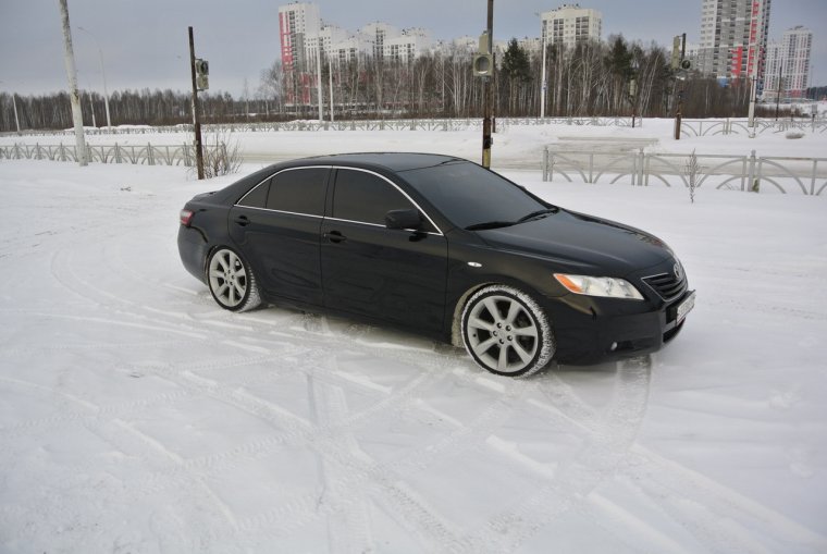 Тойота Камри 40 тонированная на литье
