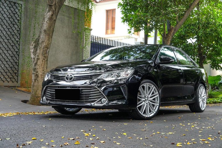 Toyota Camry v70 r19